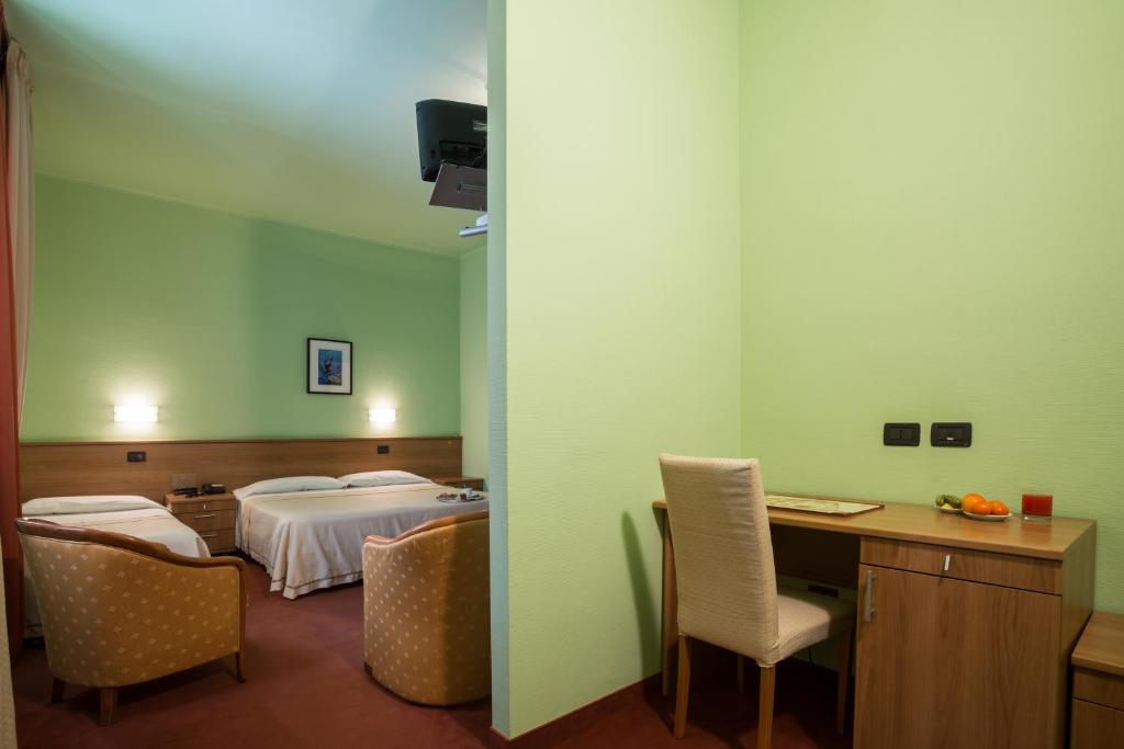 Postel nebo postele na pokoji v ubytování Hotel Lux