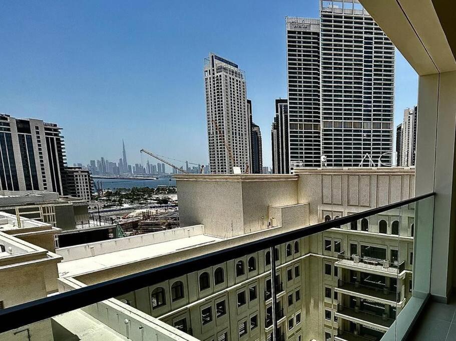 Fotografie z fotogalerie ubytování Luxury 1 Bedroom Apartment in Vida Creek Beach residence v Dubaji