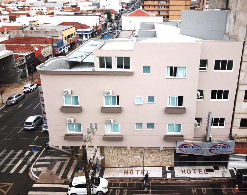 an aerial view of a building in a city at Alpha Ville Hotel in Assis