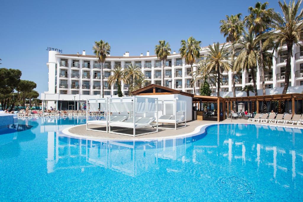 Bazén v ubytování Hotel Best Cambrils nebo v jeho okolí