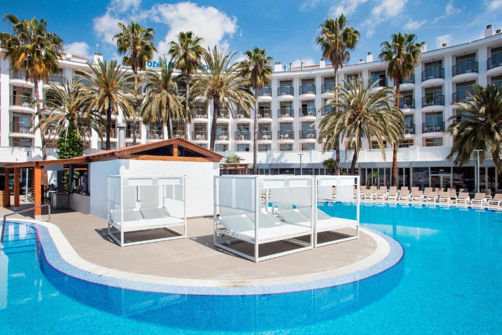 Bazén v ubytování Hotel Best Cambrils nebo v jeho okolí