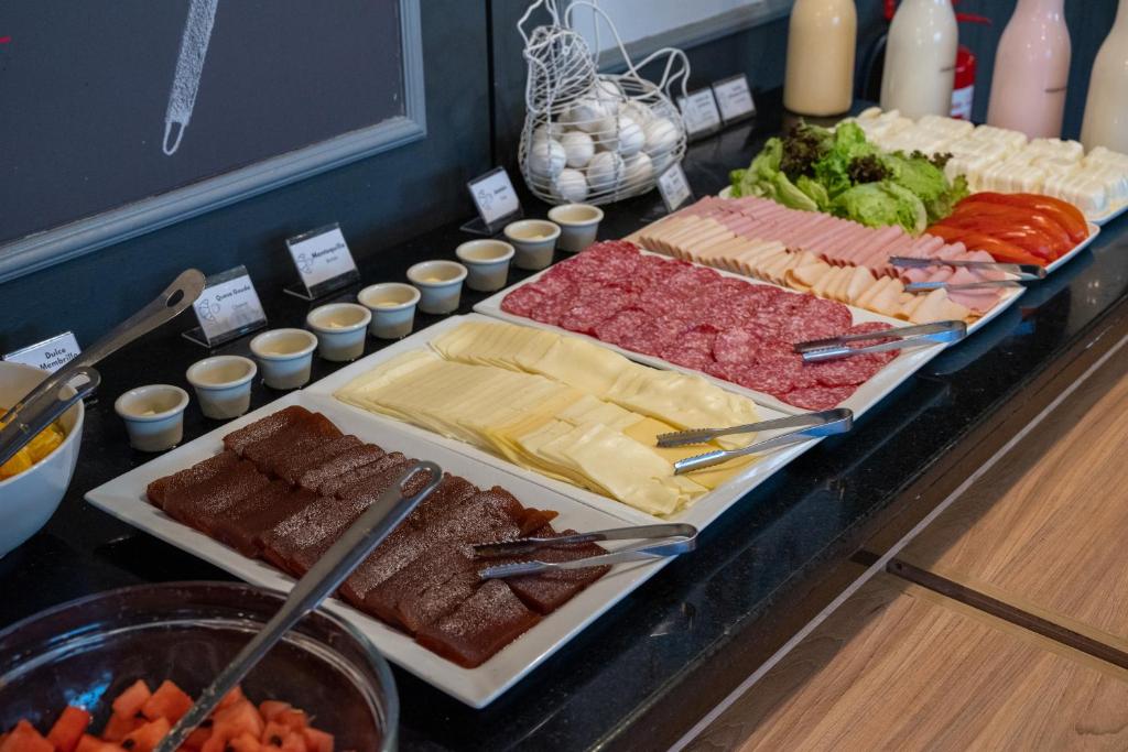 Comida en o cerca de este hotel