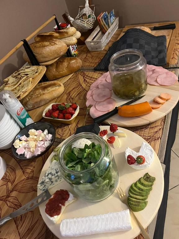 Jedlo v ubytovaní bed & breakfast alebo blízkom okolí