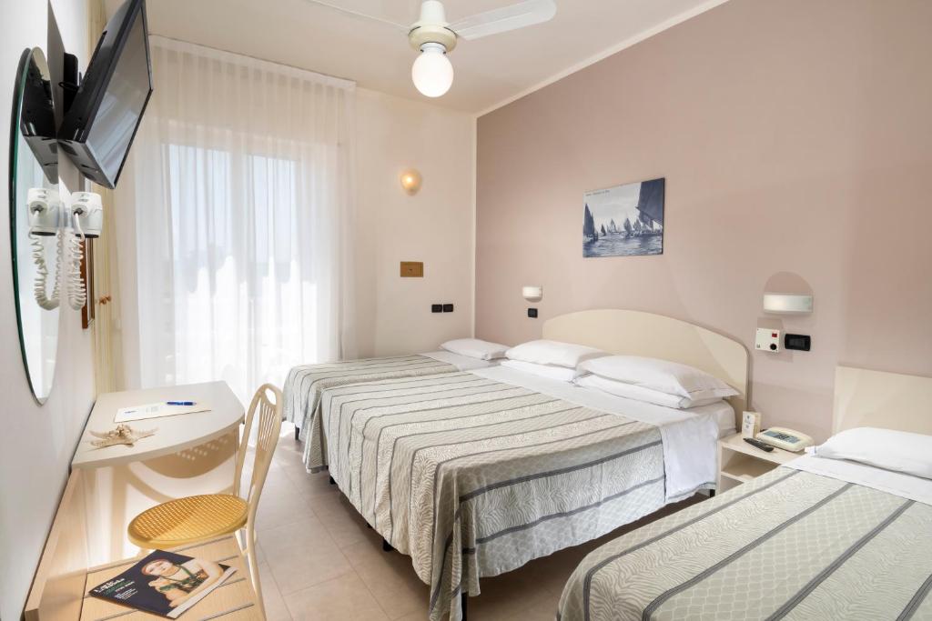 Postel nebo postele na pokoji v ubytování Hotel Astoria