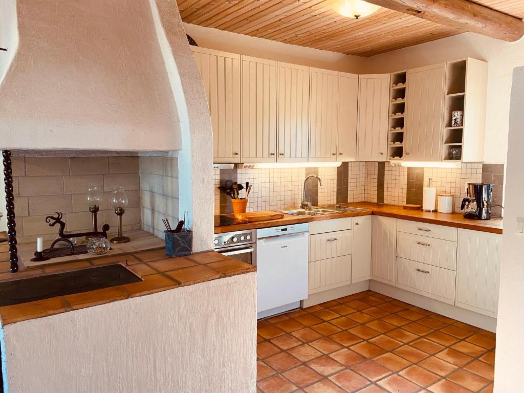 Kuchyň nebo kuchyňský kout v ubytování Stall Järsgården 102