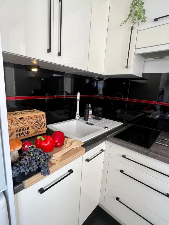Kuchyňa alebo kuchynka v ubytovaní Spółdzielcza 22 Apartament Sky Line