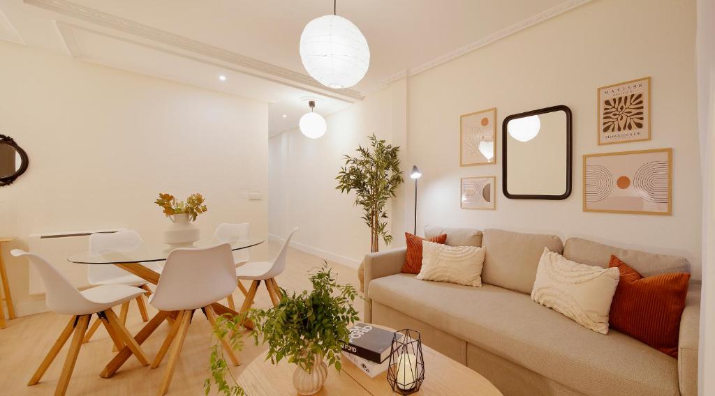 a living room with a couch and a table at Emilio Tuya 60 in Gijón