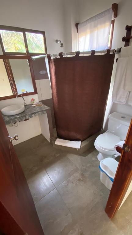 Koupelna v ubytování Hosteria Guachapeli
