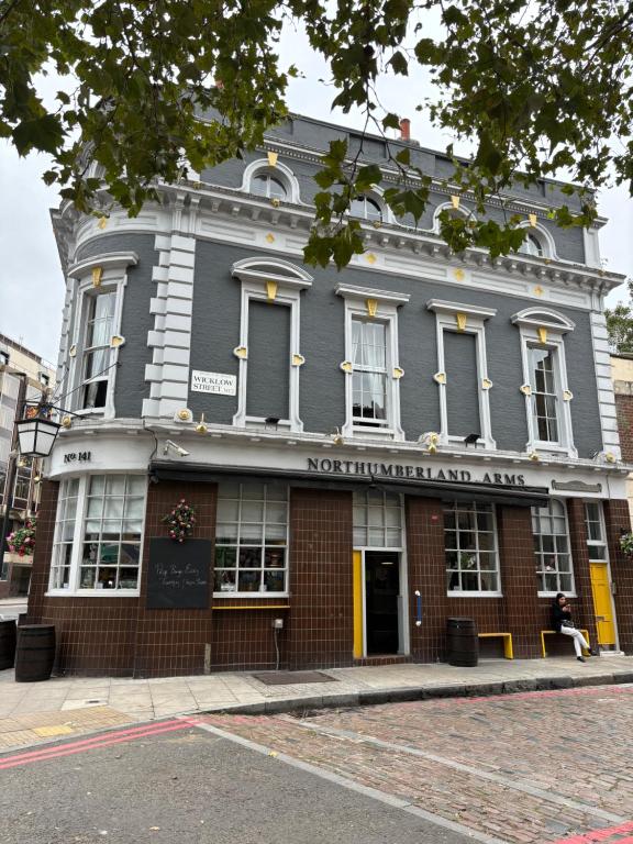 a building on the corner of a street at Stay in Kings Cross in London