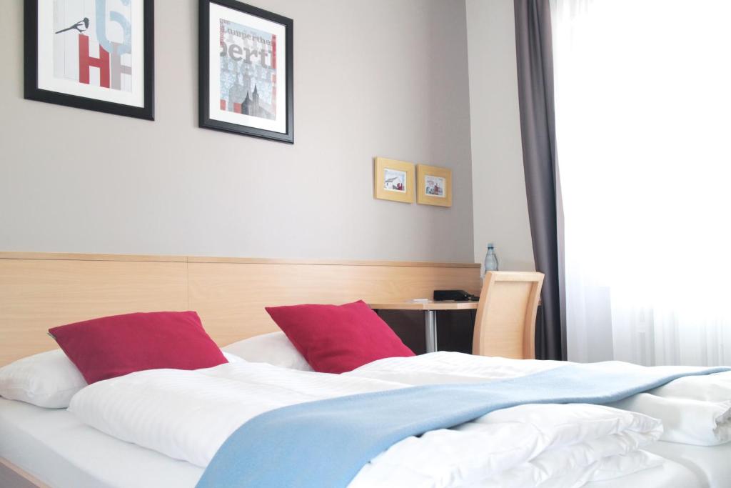 Postel nebo postele na pokoji v ubytování Hotel Friedrichstraße