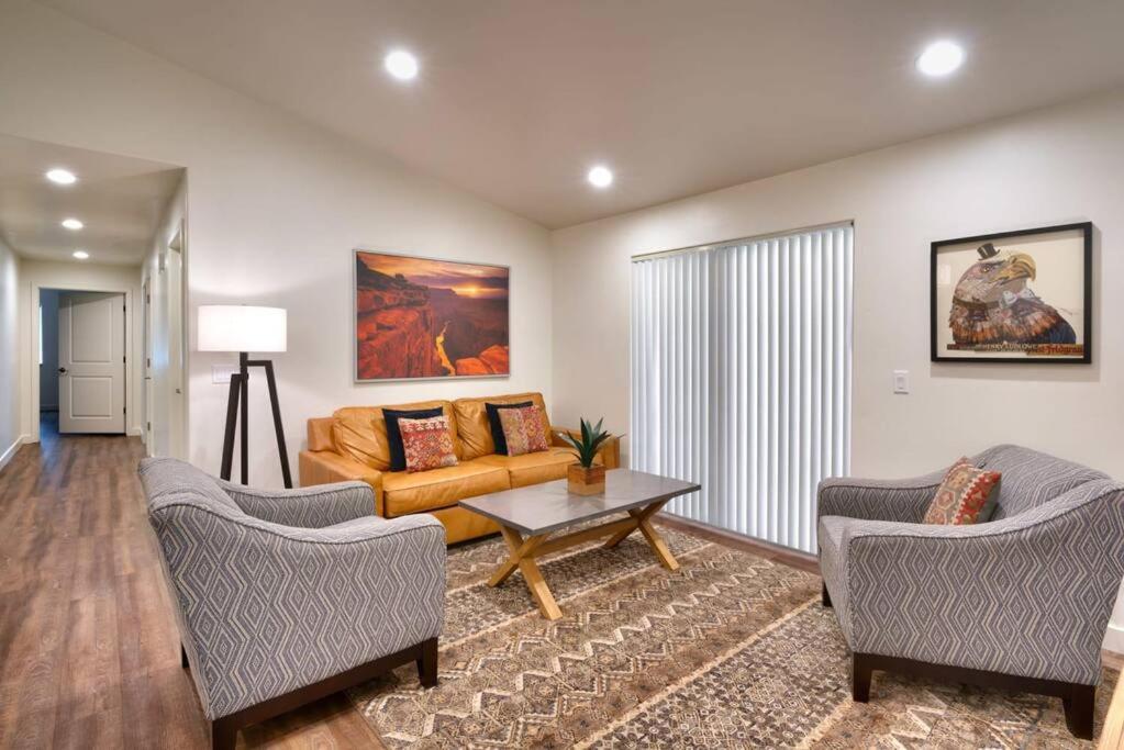 Χώρος καθιστικού στο 2L Top Floor Moab RedCliff Condo, Pool & Hot Tub