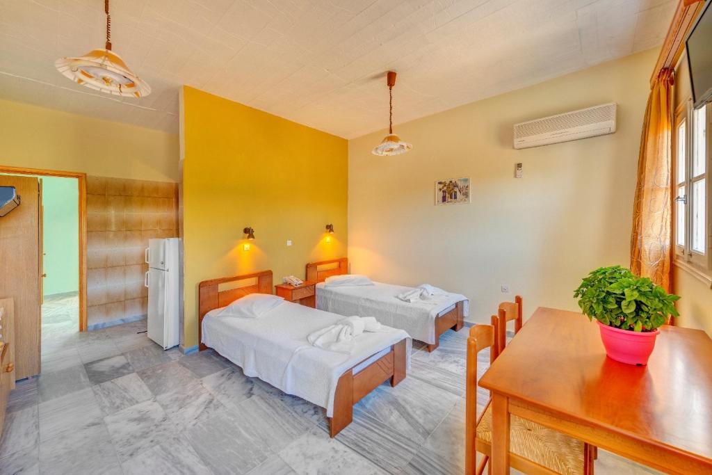 Postel nebo postele na pokoji v ubytování Hotel Smaragdi Apartments