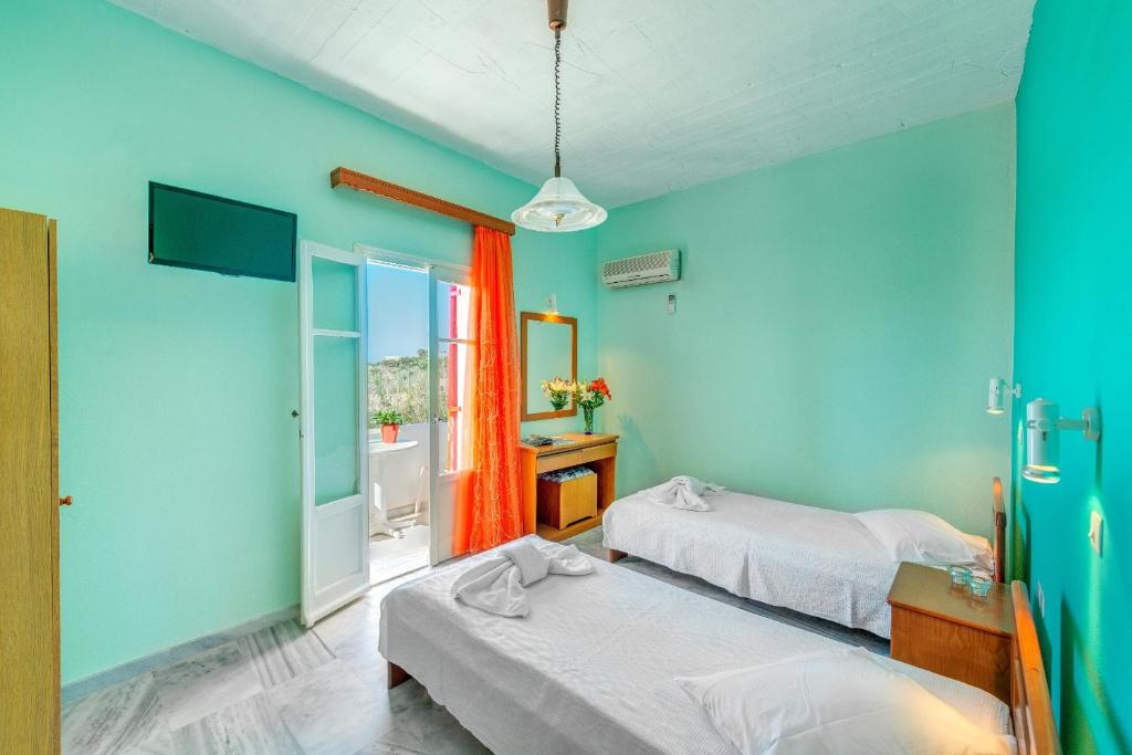 Postel nebo postele na pokoji v ubytování Hotel Smaragdi Apartments