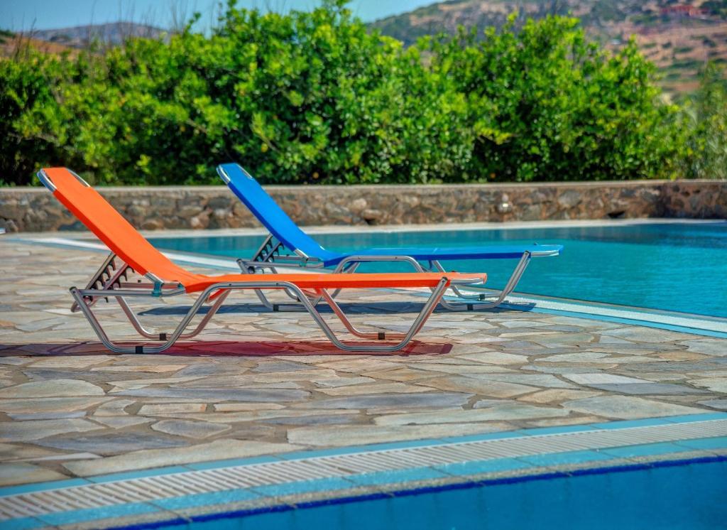 Bazén v ubytování Hotel Smaragdi Apartments nebo v jeho okolí