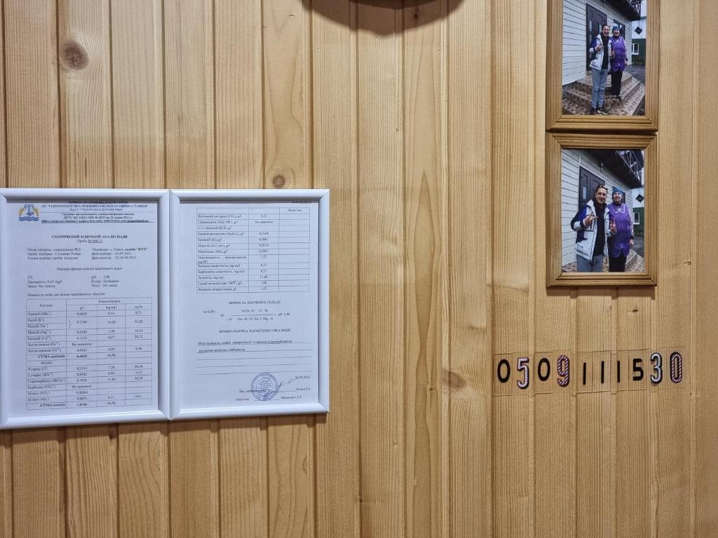 Certificato, attestato, insegna o altro documento esposto da Cube
