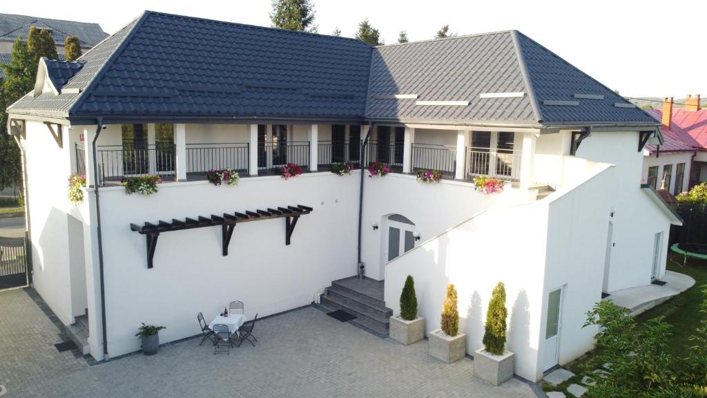 an aerial view of a white house with a black roof at Casa Bolta Rece in Sighetu Marmaţiei