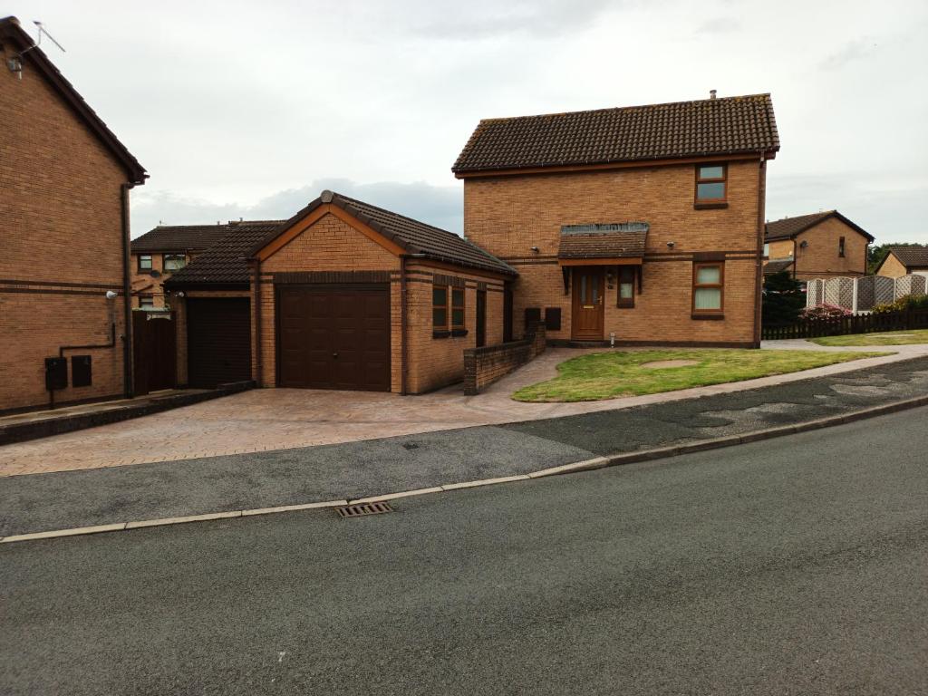 3 bedroom house, Barrow in Furness (updated prices 2024)