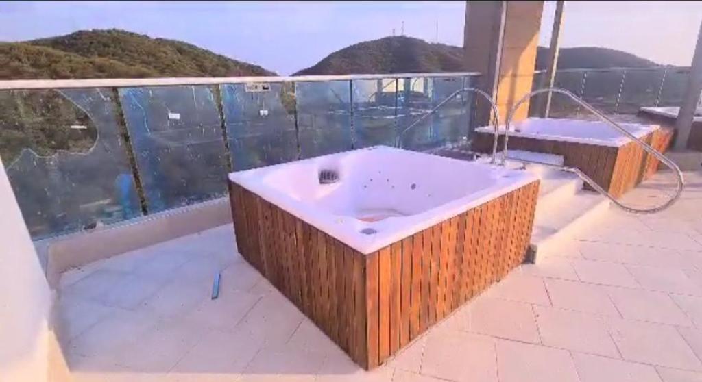 Nespecifikovaný výhled na hory nebo výhled na hory při pohledu z apartmánu