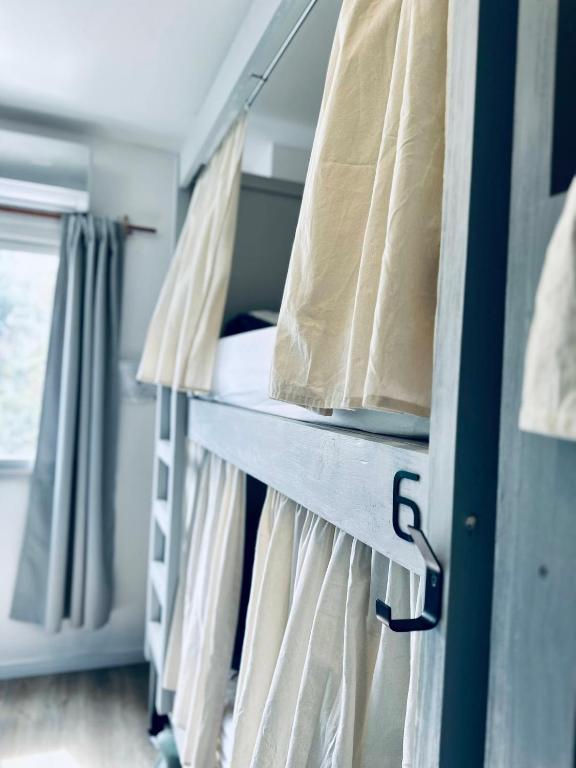 Postel nebo postele na pokoji v ubytování Gorilla Hostel