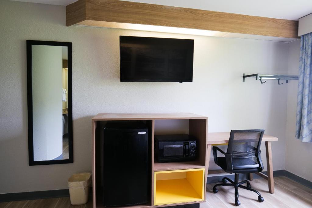 Days Inn by Wyndham Flint/Bishop International Airport - Queen Room - Niet -roken