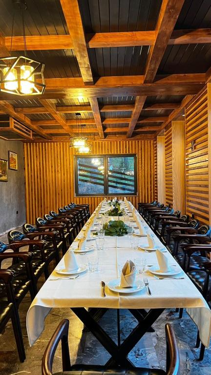 Restaurace v ubytování Vila Pepaj Razem