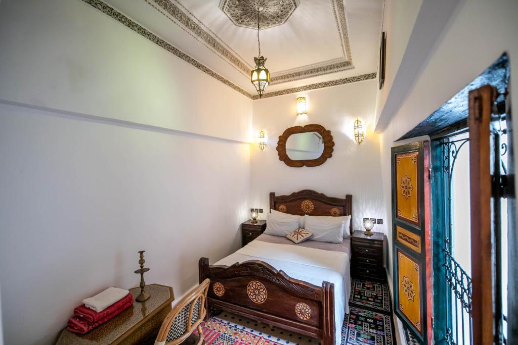 Postel nebo postele na pokoji v ubytování Riad Fes Allouch
