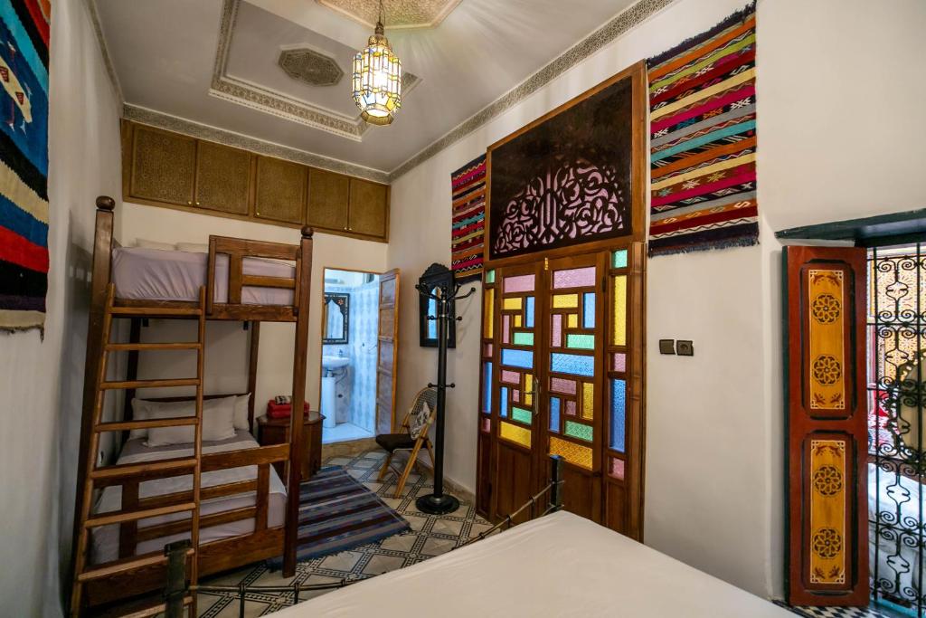 Postel nebo postele na pokoji v ubytování Riad Fes Allouch