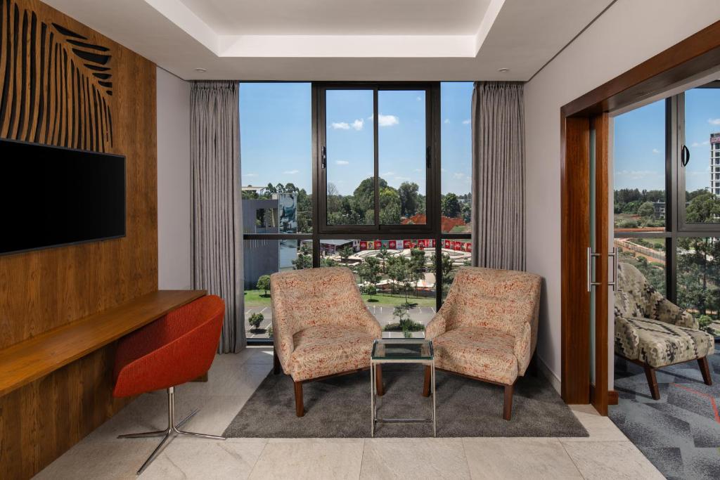Posezení v ubytování Holiday Inn - Nairobi Two Rivers Mall by IHG