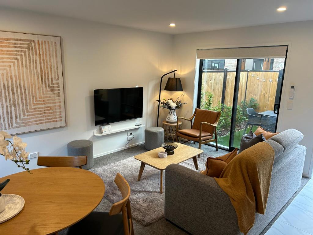 Entertainment Hub 2 bed 2 bath with Free Car park - Resim 5