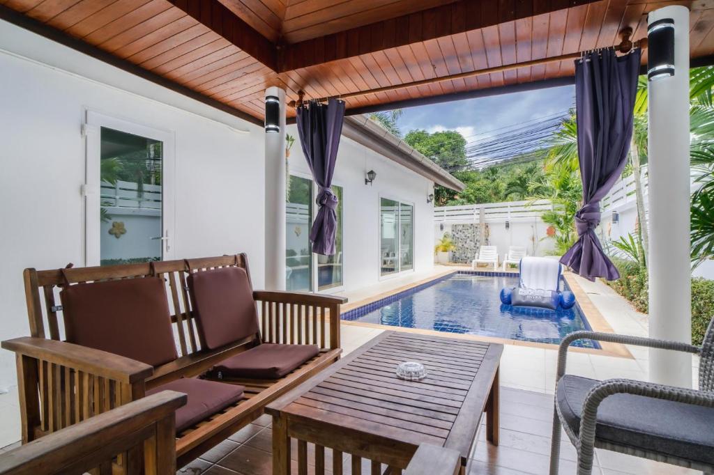 Jasmine Pool Villa in Nai Harn 내부 또는 인근 수영장