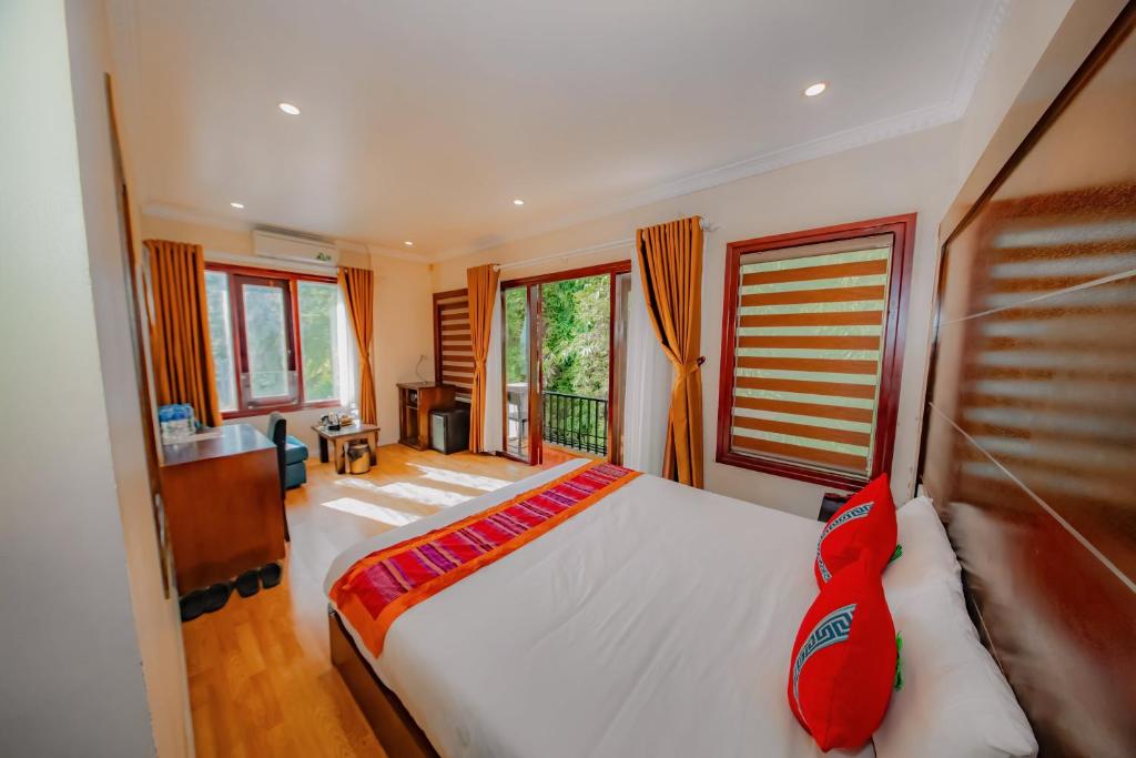 Postel nebo postele na pokoji v ubytování Sapa Elite Hotel