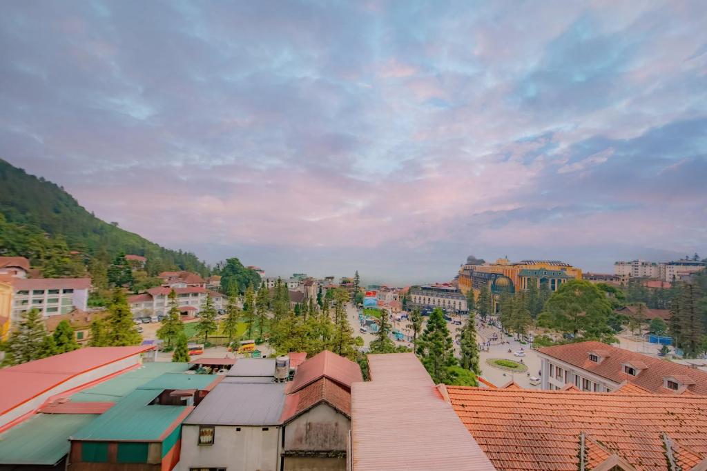 Nespecifikovaný výhled na hory nebo výhled na hory při pohledu z hotelu