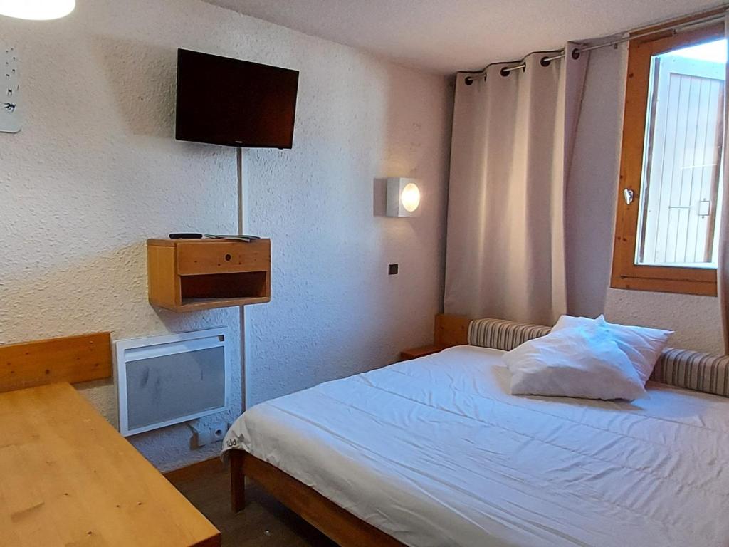 Appartement Valmorel, 1 pièce, 4 personnes - FR-1-356-279にあるベッド