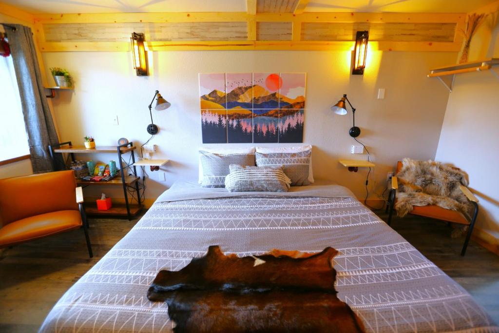 a bedroom with a large bed and two chairs at 2nd Floor Newly Renovated room in Hatcher Pass Castle in Willow