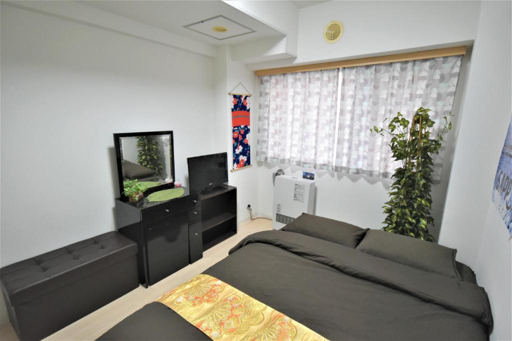 Un pat sau paturi într-o cameră la Carid Shiraishi In front of the station / Vacation STAY 6173
