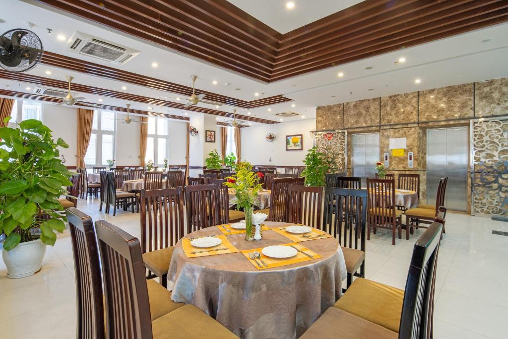 Restaurace v ubytování Tay Bac Hotel Da Nang