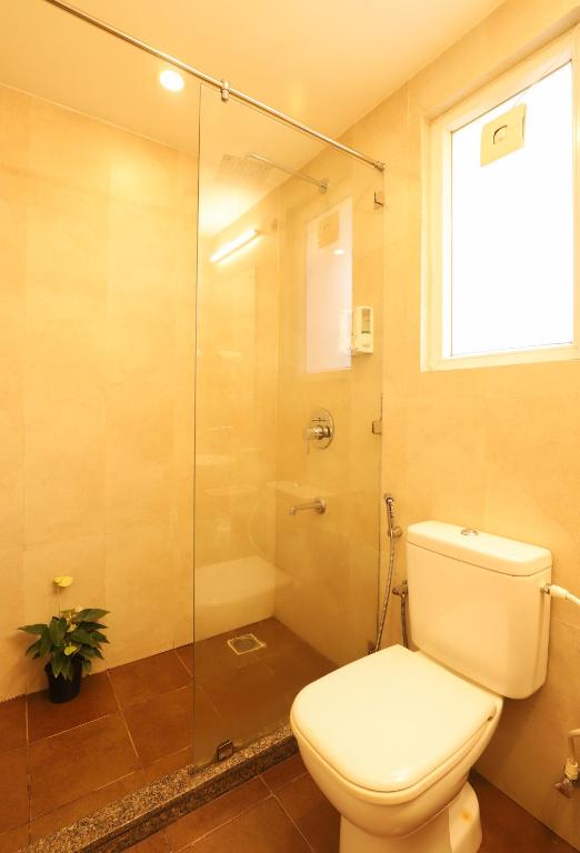 Koupelna v ubytování Veeraas Strand Park Apartment by Alaya Stays