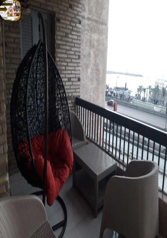 A furnished apartment with a charming view of the direct sea