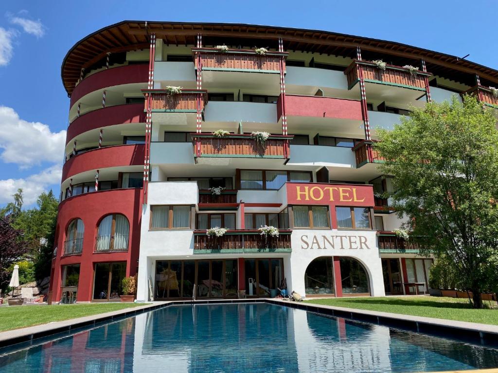 Bazén v ubytovaní Romantik Hotel Santer alebo v jeho blízkosti