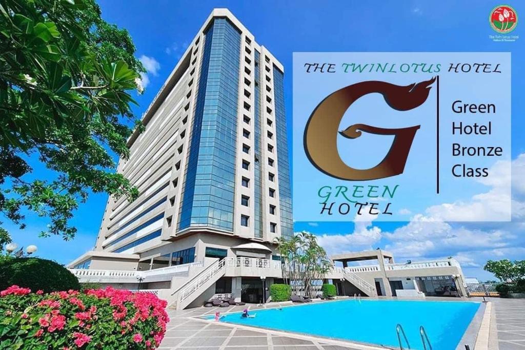 una rappresentazione del vetro bronzo verde dell'hotel del Vermilion di The Twin Lotus Hotel a Nakhon Si Thammarat