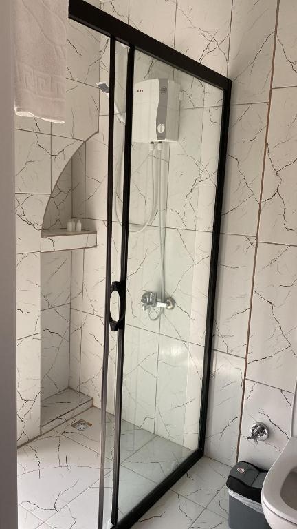 RED FLAG HOTEL - Тройная комната
