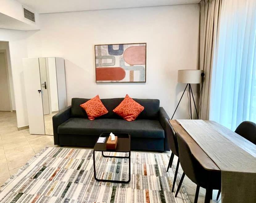 JLT Brand new 2 bedroom apartment near metro, Dubai Aktualisierte