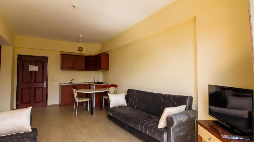 Posezení v ubytování LEMAS SUITE HOTEL
