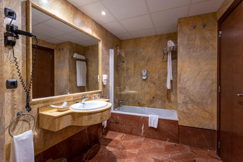 Koupelna v ubytování Hotel Aroi Bierzo Plaza