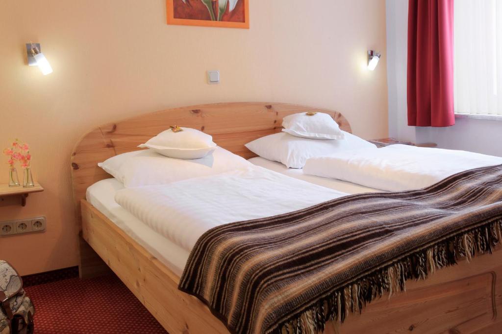 Postel nebo postele na pokoji v ubytování Hotel Sauerländer Hof