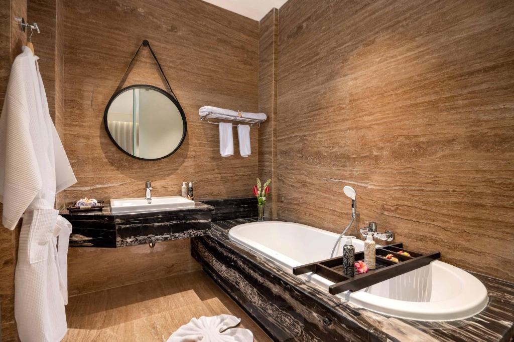 Koupelna v ubytování Mokko Suites Batubelig
