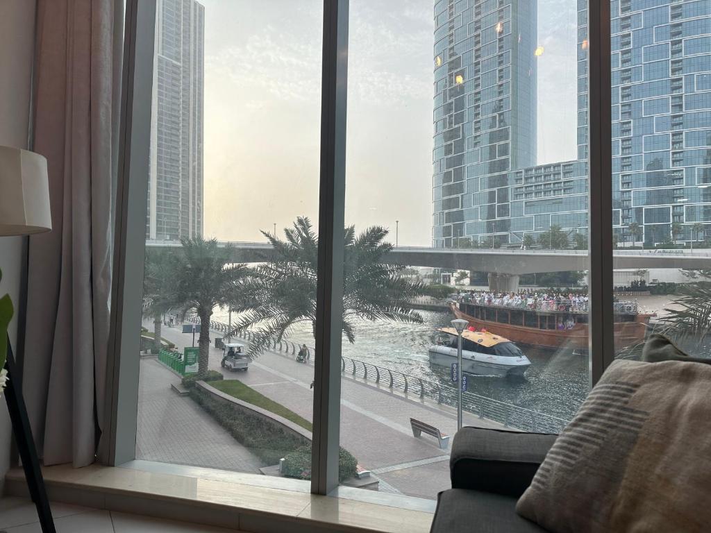 Cozy 2BHK Apartment Dubai Marina - 两居室公寓