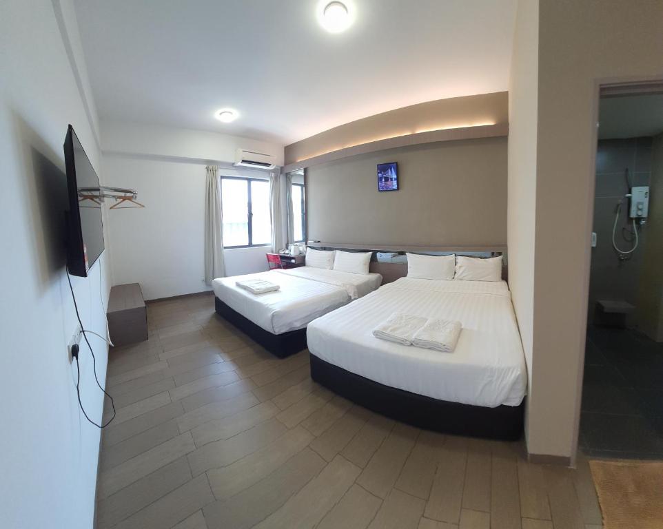 Postel nebo postele na pokoji v ubytování Hotel Golden View Nilai