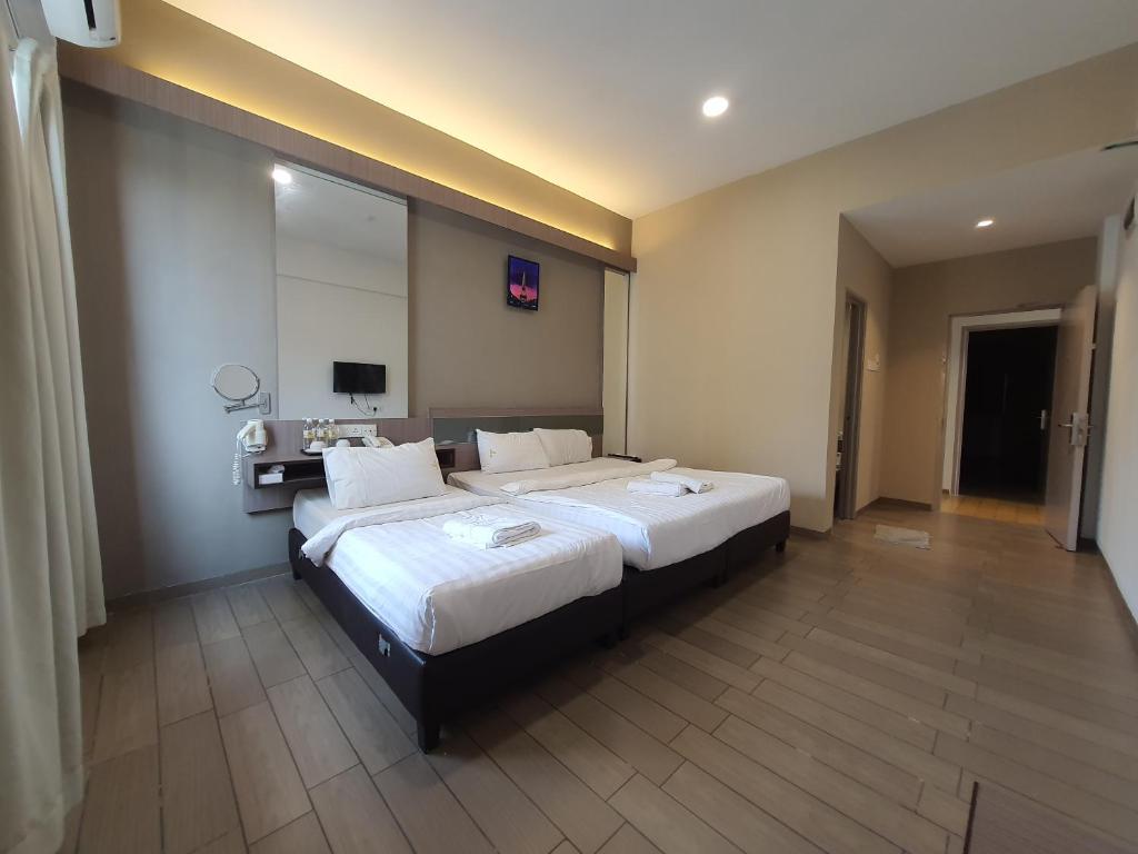 Postel nebo postele na pokoji v ubytování Hotel Golden View Nilai