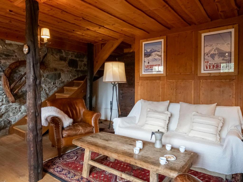 Posezení v ubytování Chalet La Pive by Interhome